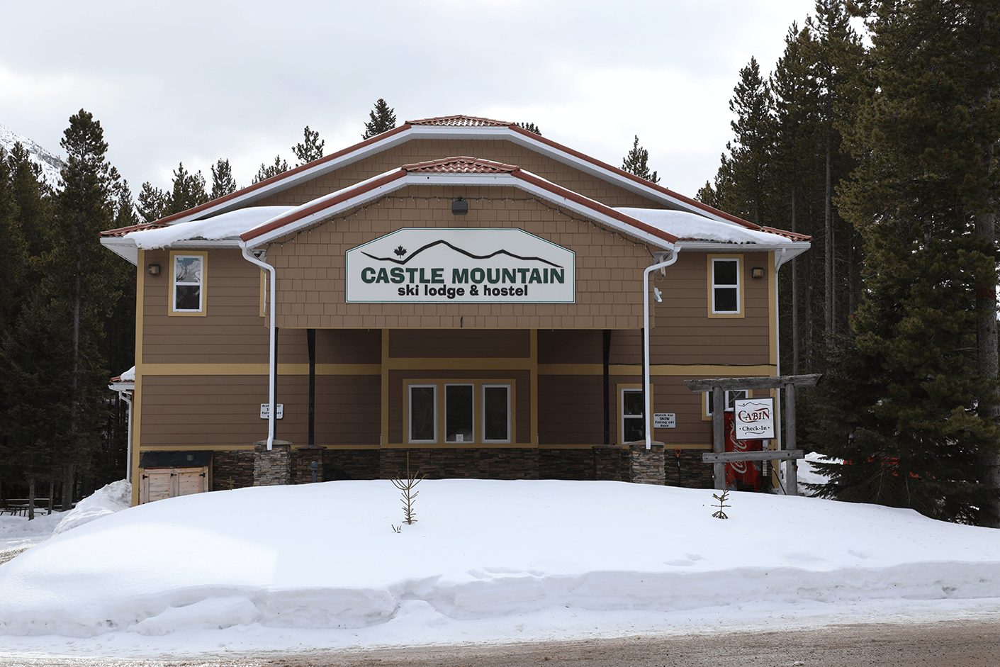 CMR ACQUIRES CASTLE SKI LODGE